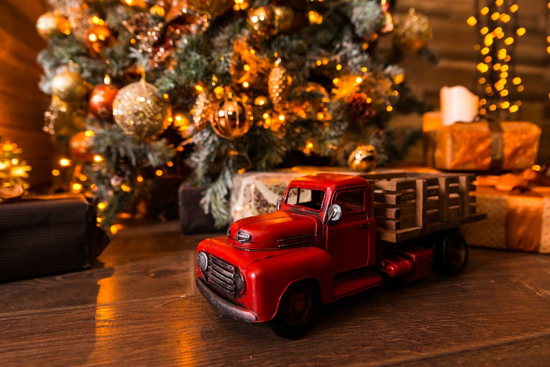 featuredimage-toy-truck-in-front-of-a-christmas-tree